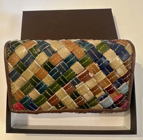 Színes kisméretű pénztárca